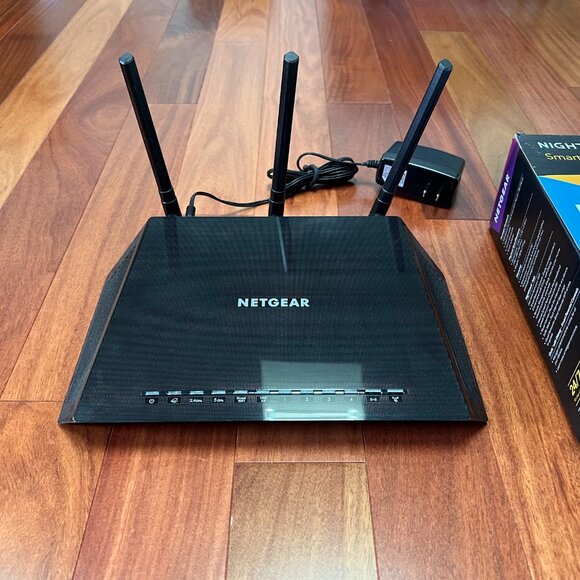 NETGEAR R7600 Nighthawk AC1750 Smart WiFi Router - R6700-100NAS - Picture 2 of 4